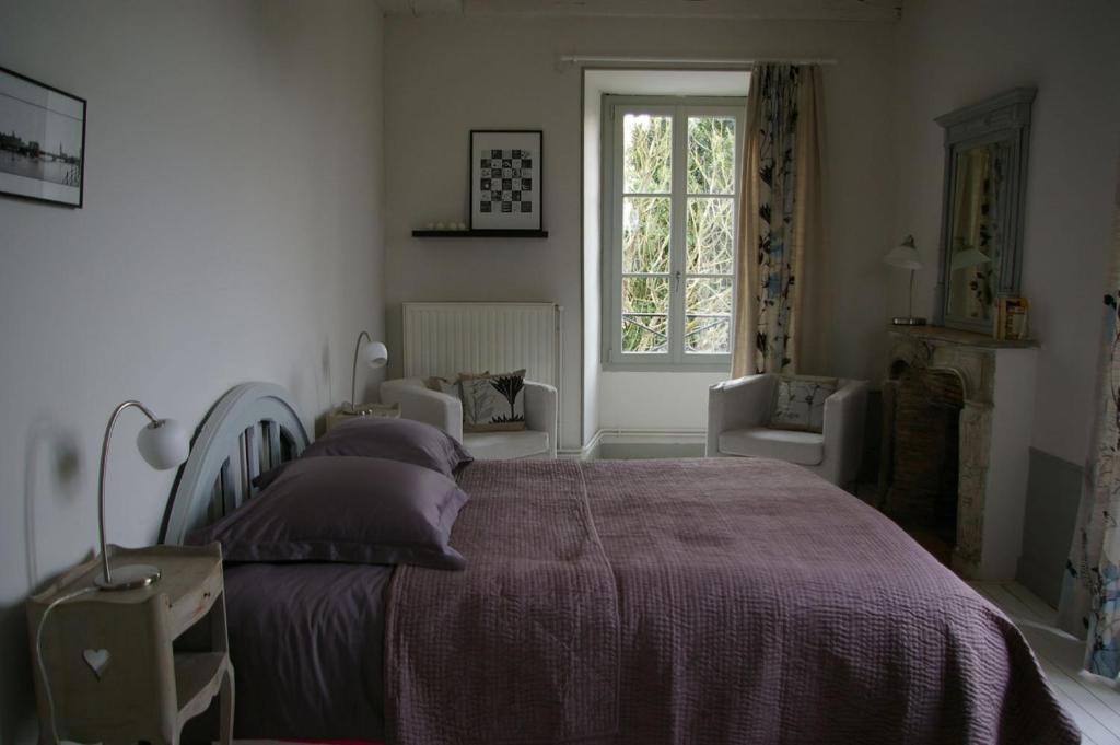 Bed and Breakfast Le Prieure Lézigné Exterior foto