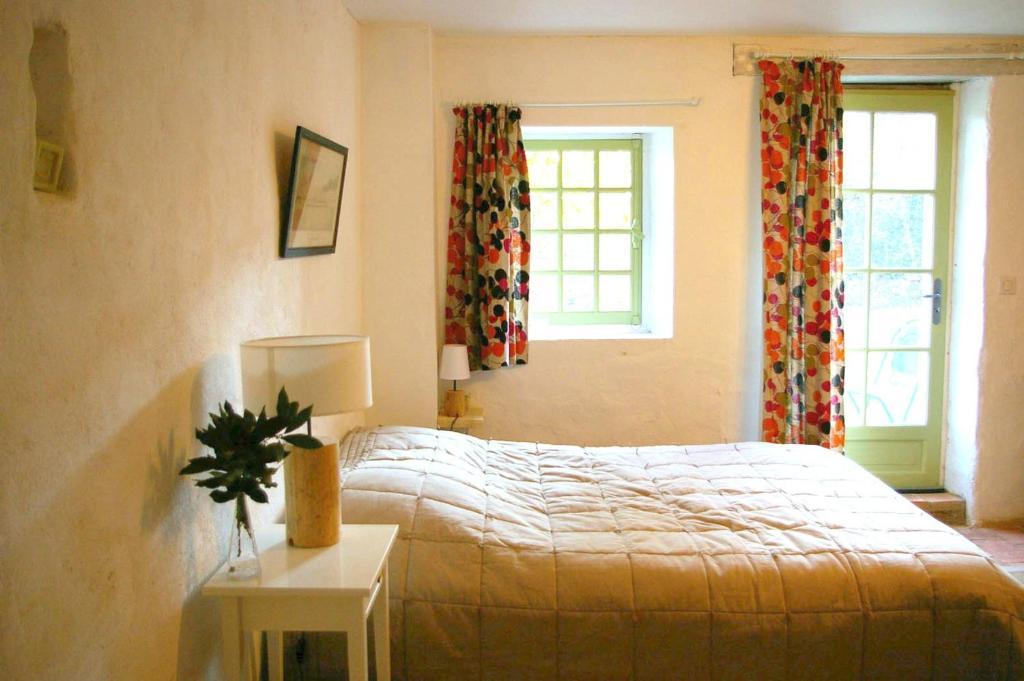 Bed and Breakfast Le Prieure Lézigné Exterior foto
